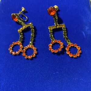 Vintage Weiss Rhinestone Screw Back Earrings